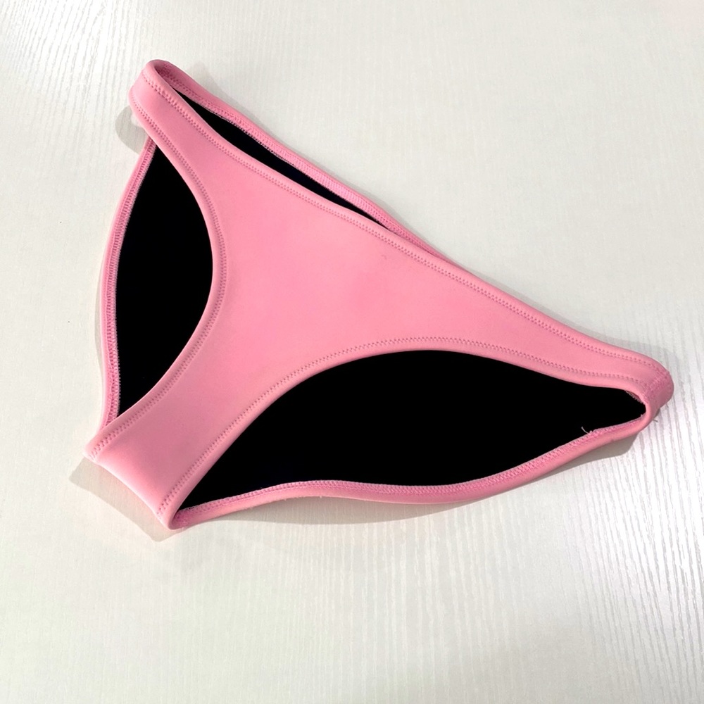 Triangl neoprene bikini bottom NWOT Size medium pink